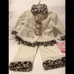 New Young Hearts 2 piece fleece set, 3/6 months